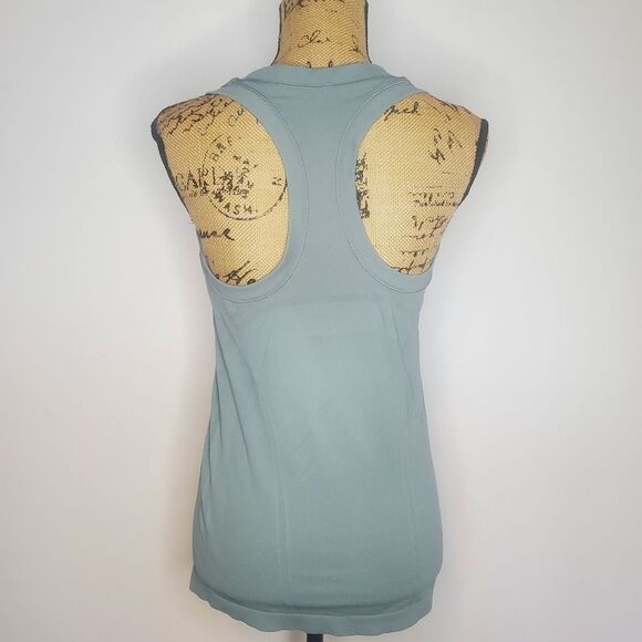 Lululemon Racerback Tank in Light Blue Size 8 - Picture 6 of 8